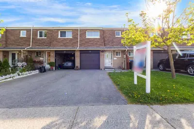 Condo Townhouse in Mississauga