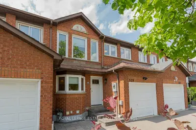 Att/Row/Townhouse in Mississauga