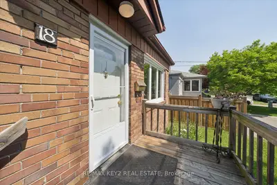 18 Jodphur Avenue, Toronto, On M9m 2j4