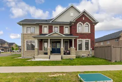Att/Row/Townhouse in Brampton