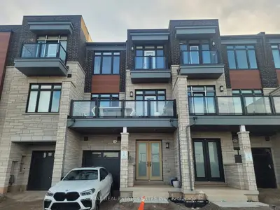 Att/Row/Townhouse in Oakville