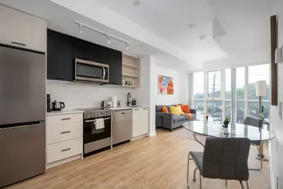 2300 St Clair Avenue W 407, Toronto, On M6n 0b3