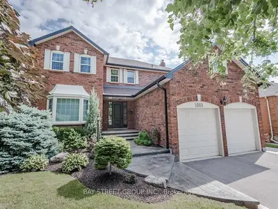 Detached in Oakville