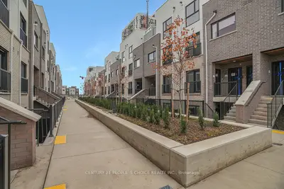 Condo Townhouse in Oakville