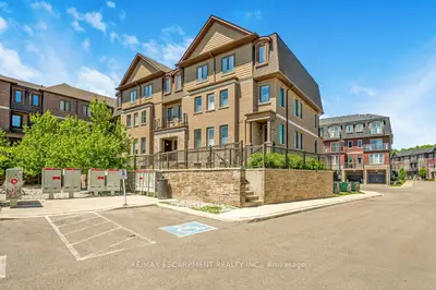 Condo Townhouse in Milton