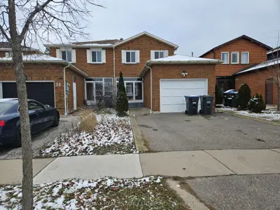 Att/Row/Townhouse in Brampton