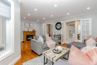 Att/Row/Townhouse in Brampton