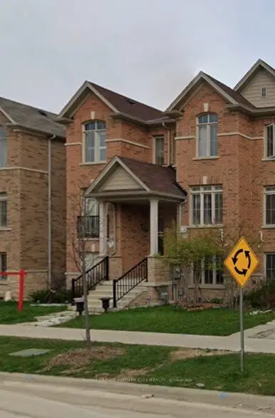 Att/Row/Townhouse in Brampton