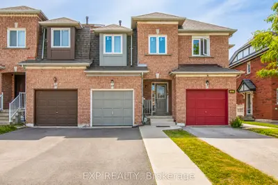 Att/Row/Townhouse in Brampton
