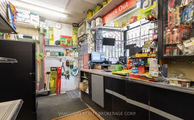 1212 Dufferin Street, Toronto, On M6h 4c1