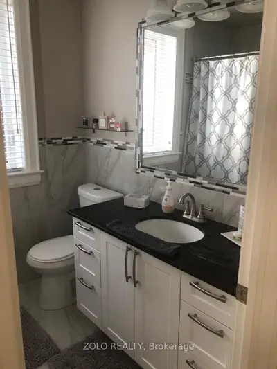 823 Lansdowne Avenue 2, Toronto, On M6h 3z2