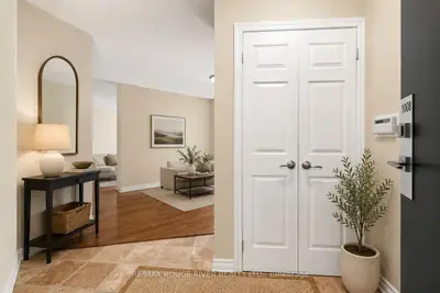 3650 Kaneff Crescent 1008, Mississauga, On L5a 4a1