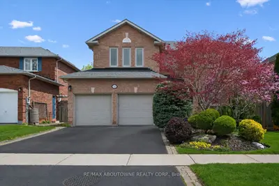 Detached in Oakville