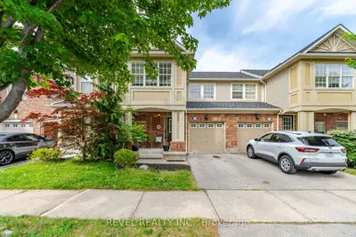 Att/Row/Townhouse in Milton