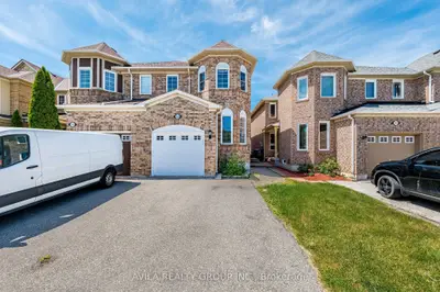 Semi-Detached in Mississauga