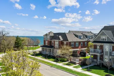 Condo Townhouse in Mississauga