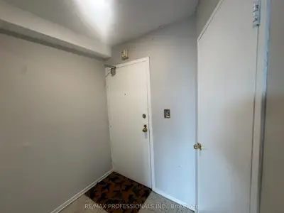 11 Wincott Drive 602, Toronto, On M9r 2r9
