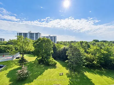 11 Wincott Drive 602, Toronto, On M9r 2r9