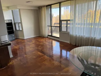 11 Wincott Drive 602, Toronto, On M9r 2r9