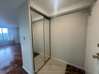 11 Wincott Drive 602, Toronto, On M9r 2r9
