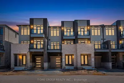Att/Row/Townhouse in Oakville