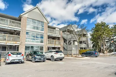 Condo Townhouse in Burlington