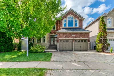 Detached in Oakville