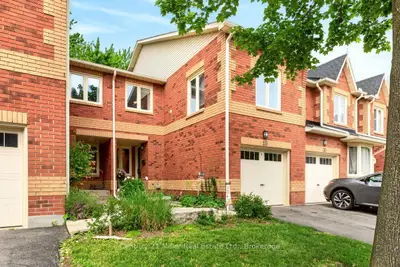 Condo Townhouse in Oakville