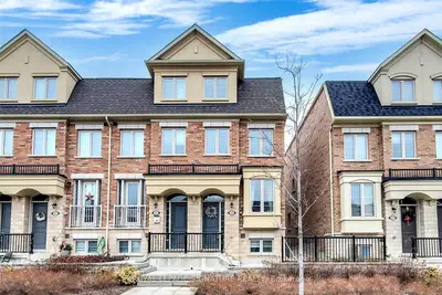 Att/Row/Townhouse in Toronto