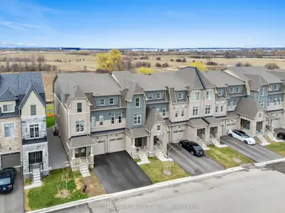 Att/Row/Townhouse in Brampton