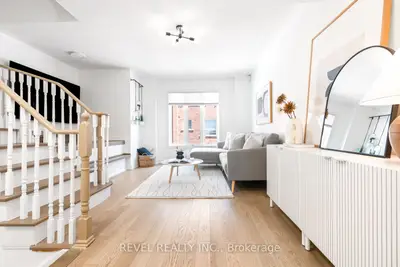 Att/Row/Townhouse in Toronto