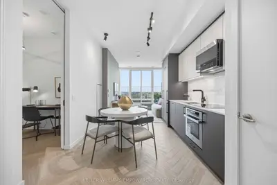 689 The Queensway Street 818, Toronto, On M8y 0c8