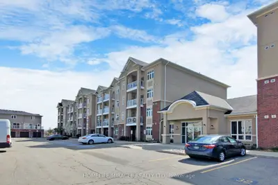 Condo Apartment in Milton