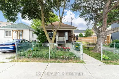 5 Laxis Avenue, Toronto, On M6m 2k6