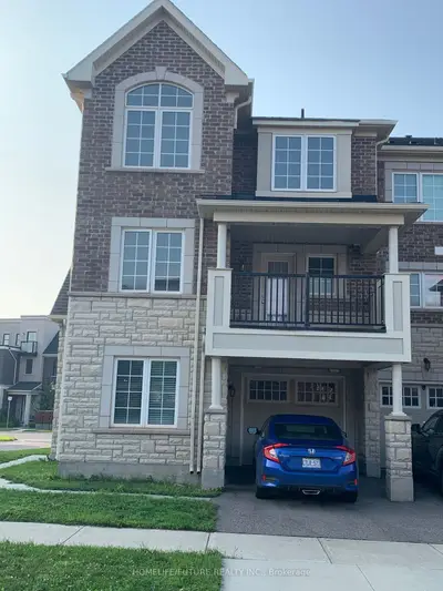 Att/Row/Townhouse in Oakville