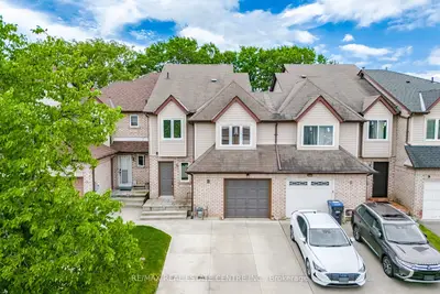 Att/Row/Townhouse in Brampton