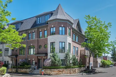 Att/Row/Townhouse in Toronto