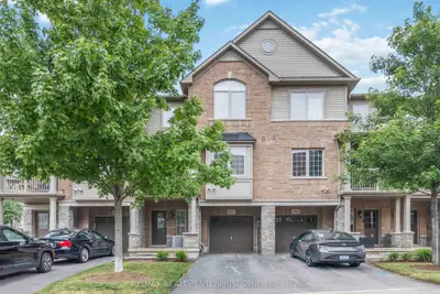 Condo Townhouse in Burlington