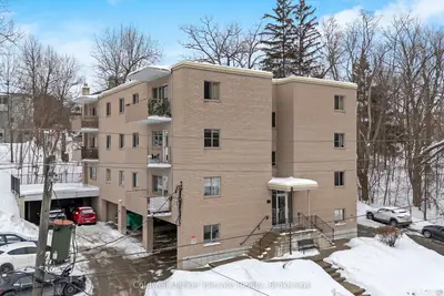 Condo Apartment in Halton Hills
