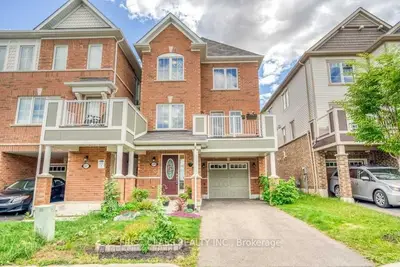 Att/Row/Townhouse in Milton