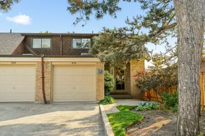Condo Townhouse in Burlington