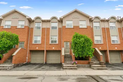 Condo Townhouse in Oakville