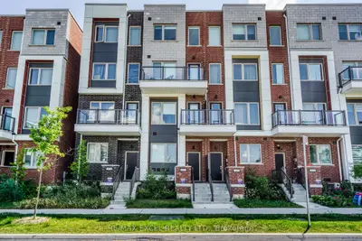 Att/Row/Townhouse in Toronto