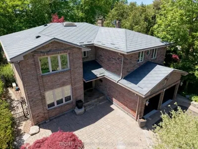 2428 Old Carriage Road, Mississauga, On L5c 3g4