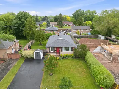 Detached in Burlington