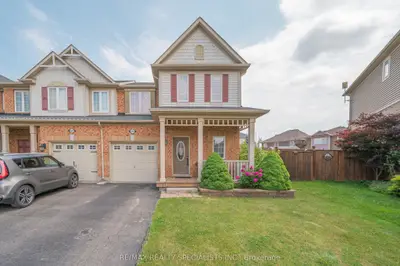 Att/Row/Townhouse in Milton