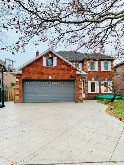 Detached in Oakville