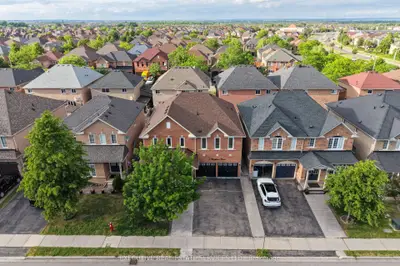 7 Chapparal Drive, Brampton, On L6r 3c5