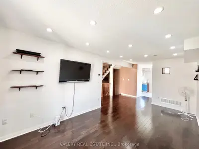 Att/Row/Townhouse in Mississauga