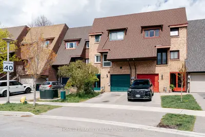 17 Stoneham Road, Toronto, On M9c 4y7